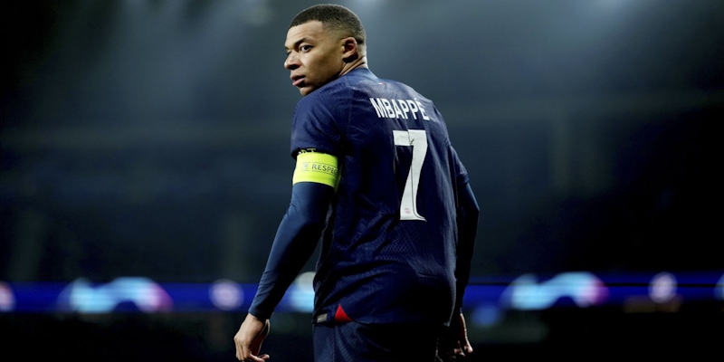 Kylian Mbappe - Số 7 của những huyền thoại